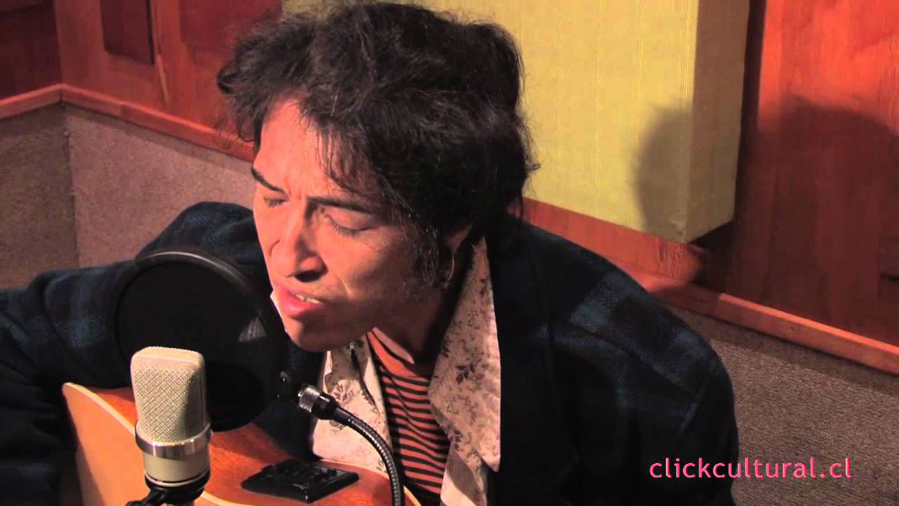 Chinoy grabando guitarras