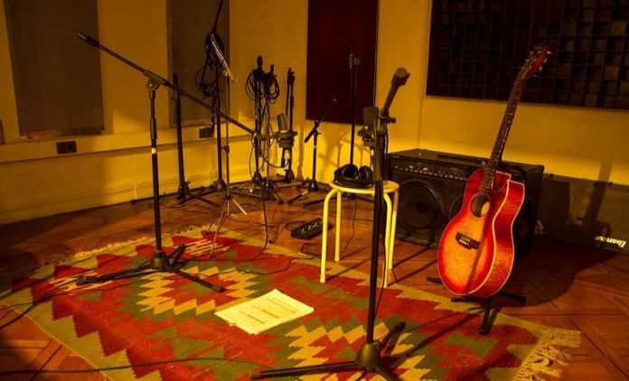 Sala principal iluminada